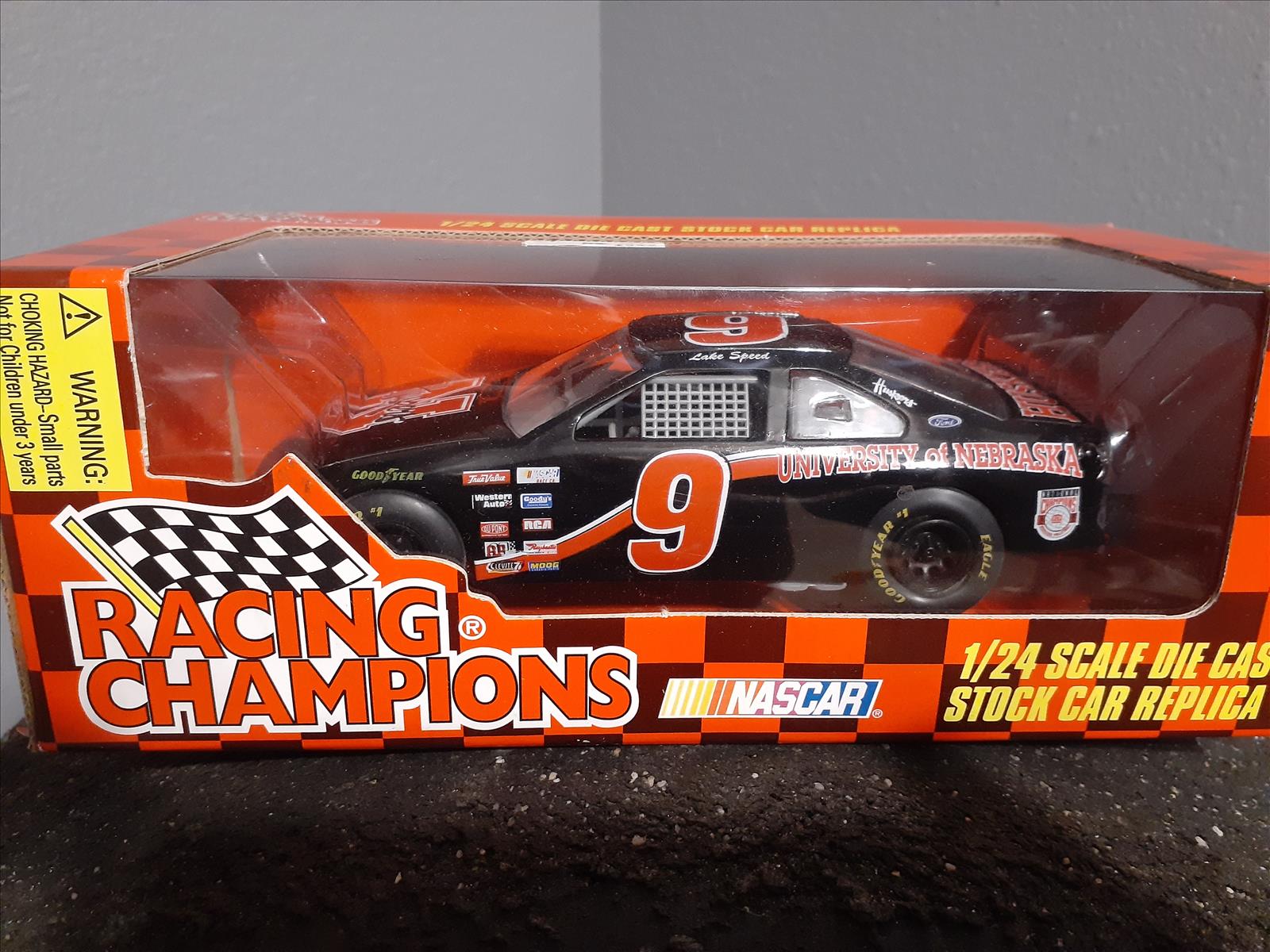 1997 Lake Speed NASCAR Diecast 9 Nebraska University CWC 1:24 Racing Champions 1997 Edition 1