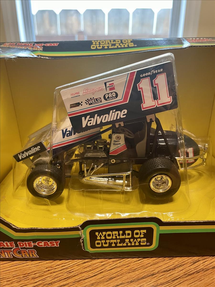 1994 Steve Kinser WoO World Outlaws Dirt Diecast 11 Valvoline Sprint Midget Car 1:24 Racing Champions 1