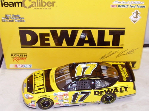17 Matt Kenseth Diecast 2001 DeWalt CWC 1:24 Team Caliber Owners 1