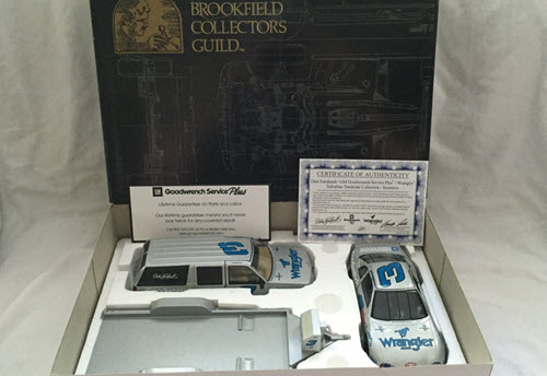 1999 Dale Earnhardt Sr NASCAR Diecast 3 Wrangler Jeans Chevy Suburban Open Trailer with Car 1:24 Brookfield Trackside Silver Incentive 1