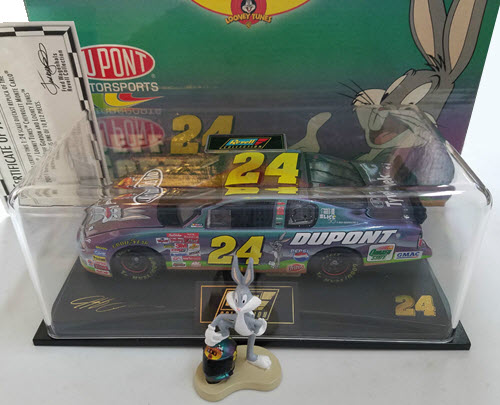 2001 Jeff Gordon NASCAR Diecast 24 Looney Tunes Bugs Bunny CWC 1:24 Revell Collection with Figurine 1