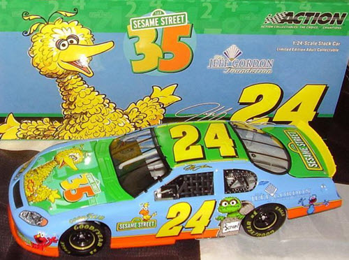 2004 Jeff Gordon NASCAR Diecast 24 Foundation Sesame Street Big Bird CWC 1:24 Action ARC 1