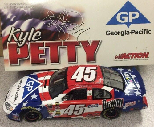 2004 Kyle Petty NASCAR Diecast 45 Georgia Pacific GP CWC 1:24 Action ARC 1