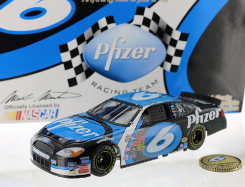 2004 Mark Martin NASCAR Diecast 6 Pfizer CWC 1:24 Team Caliber Owners 1a