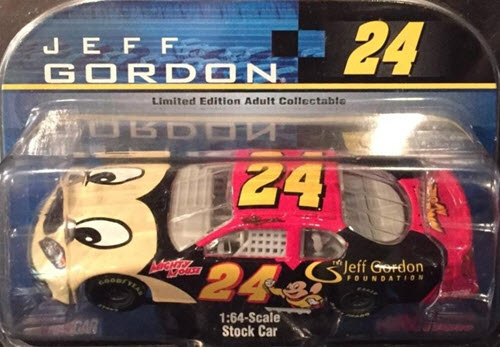2006 Jeff Gordon NASCAR Diecast 24 Mighty Mouse CWC 1:64 Action ARC 1