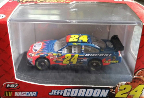 2008 Jeff Gordon NASCAR Diecast 24 DuPont CWC 1:87 Winners Circle 1