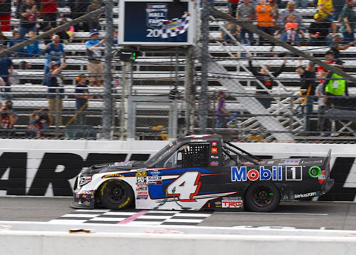 2019 Todd Gilliland NASCAR Diecast 4 Mobil 1 Martinsville Win Raced Version Truck 1:24 Lionel Action ARC 95