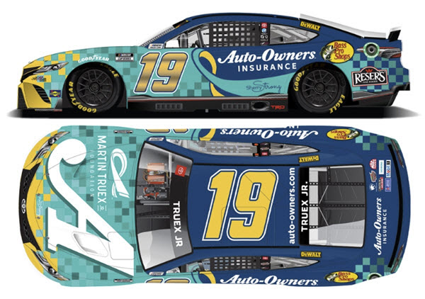 2022 Martin Truex Jr NASCAR Diecast 19 Auto Owners MTJ Foundation CWC 1:24 Lionel Action ARC Color Chrome 99