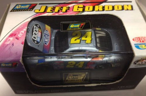 24 Jeff Gordon Diecast 2000 NASCAR 2000 CWC 1:64 Revell Collection 1